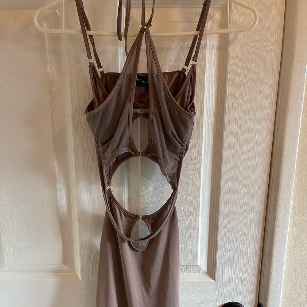 Brown PRETTYLITTLETHING cut out dress
